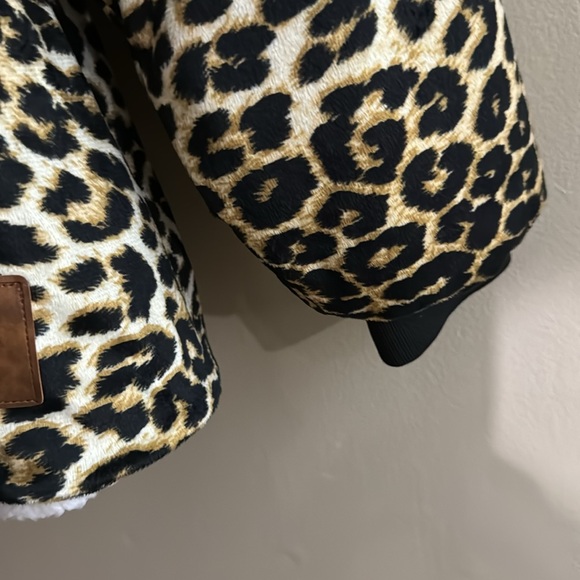 The Original DearFoam Brown Leopard Print Reversible Soft Throw Hoodie One Sz - Picture 8 of 9